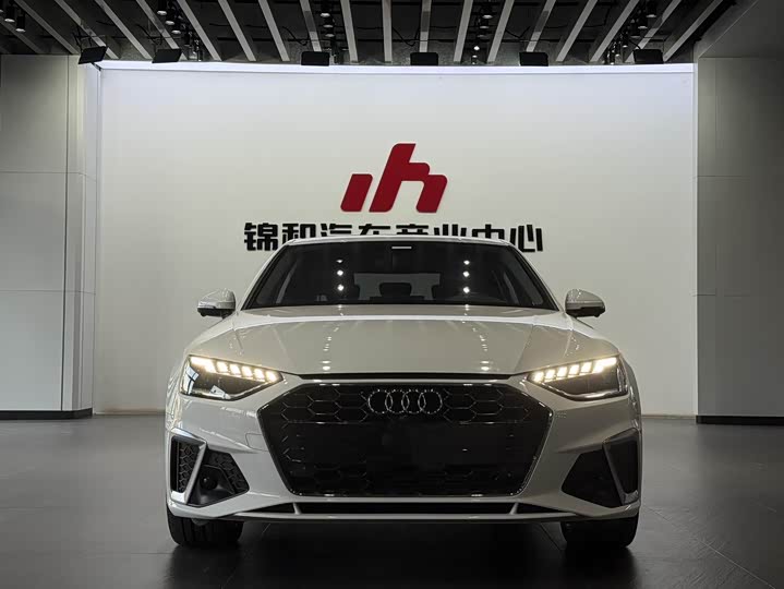 Фото 2 - Audi A4L