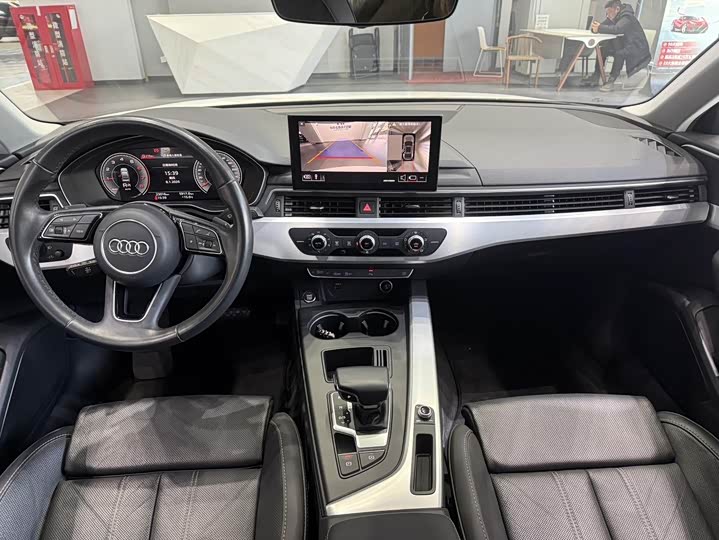 Фото 4 - Audi A4L