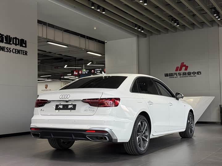 Фото 9 - Audi A4L