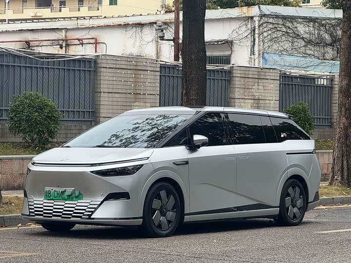 Фото 1 - XPeng X9