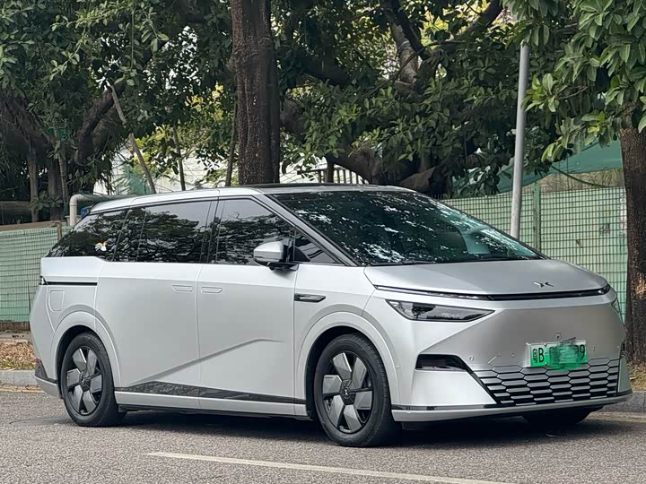 Фото 3 - XPeng X9