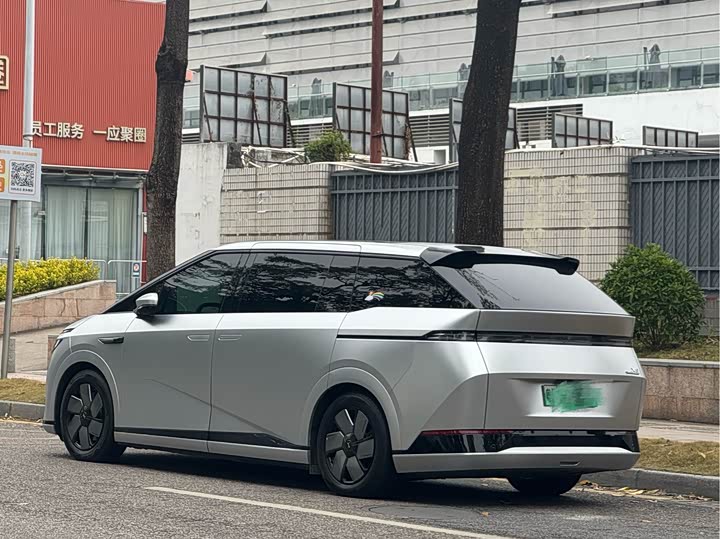 Фото 4 - XPeng X9