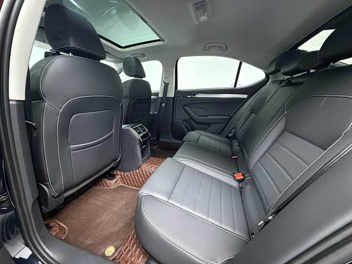 Фото 8 - Skoda Superb