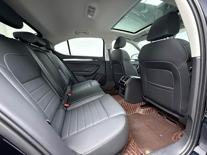 Фото 9 - Skoda Superb