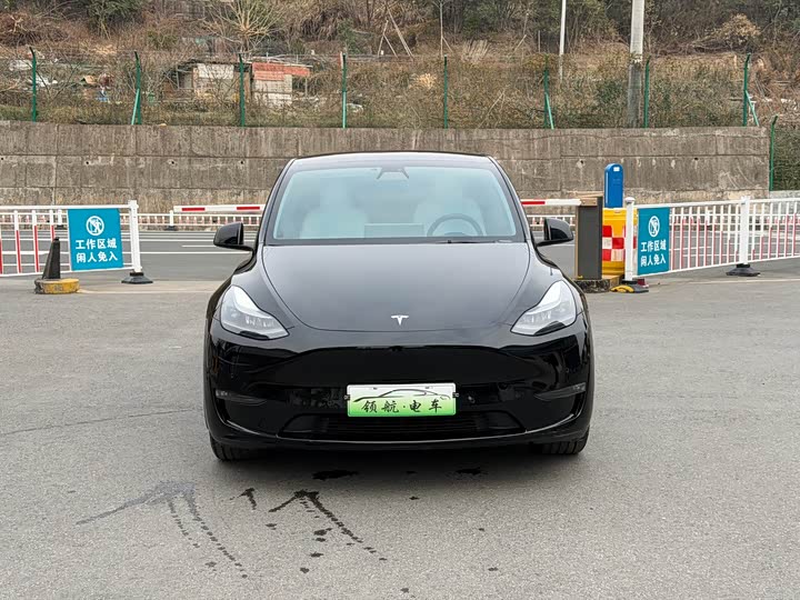 Фото 2 - Tesla Model Y