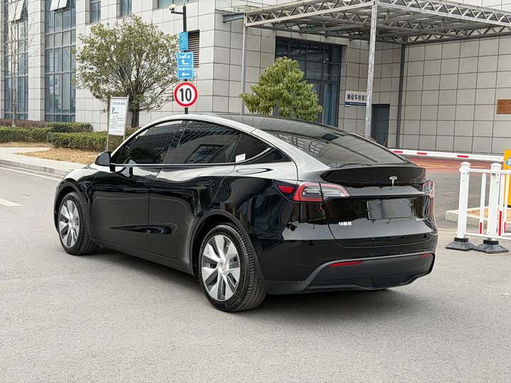 Фото 6 - Tesla Model Y