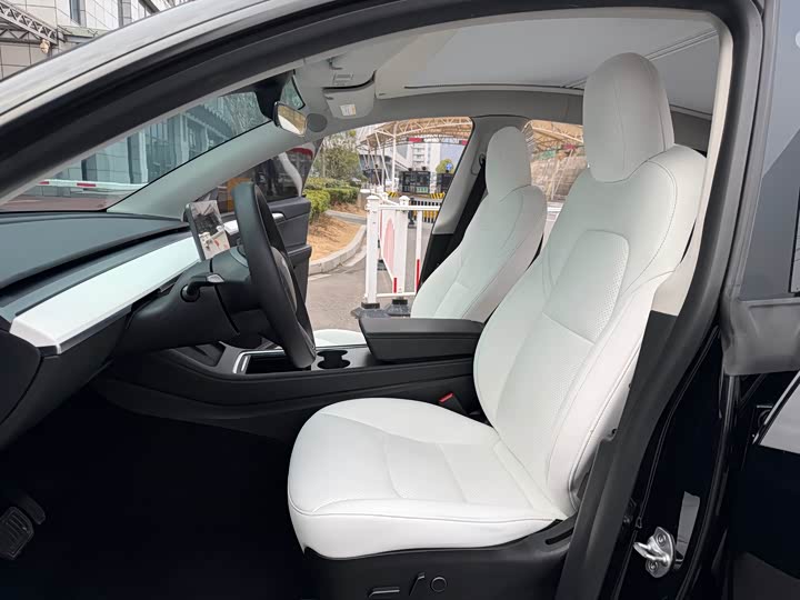 Фото 8 - Tesla Model Y