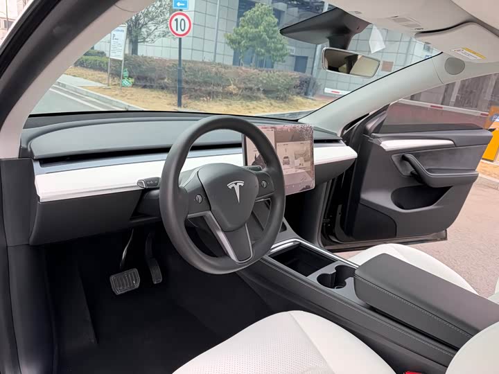 Фото 9 - Tesla Model Y