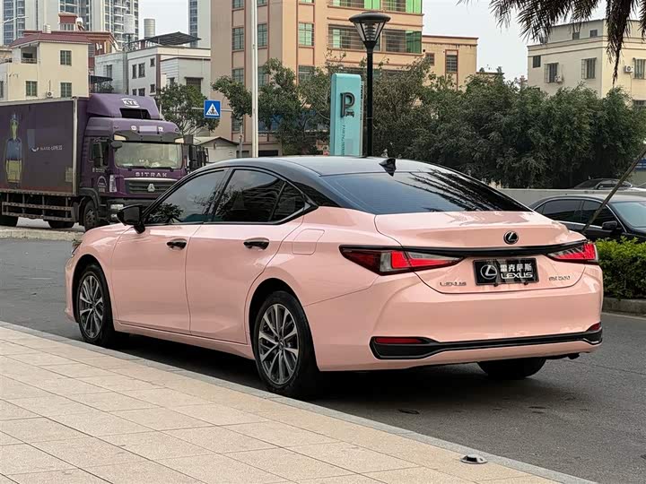 Фото 6 - Lexus ES