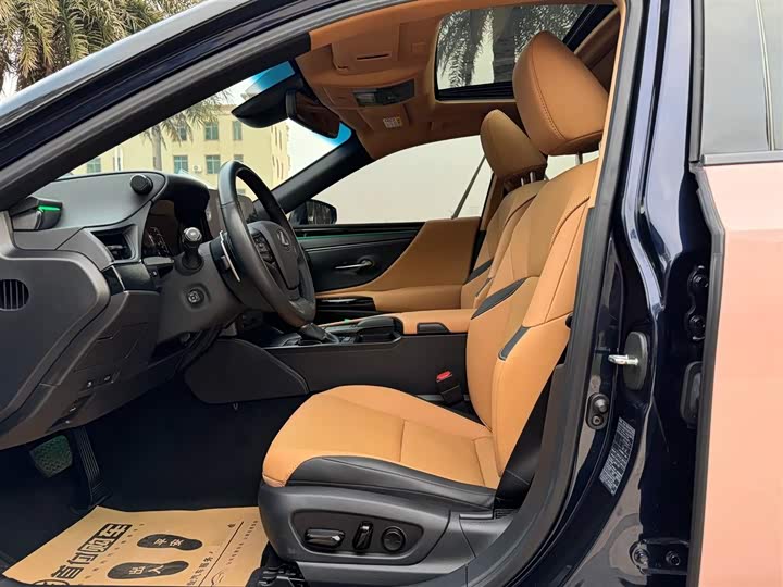 Фото 7 - Lexus ES