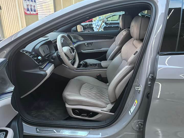 Фото 2 - BYD Han