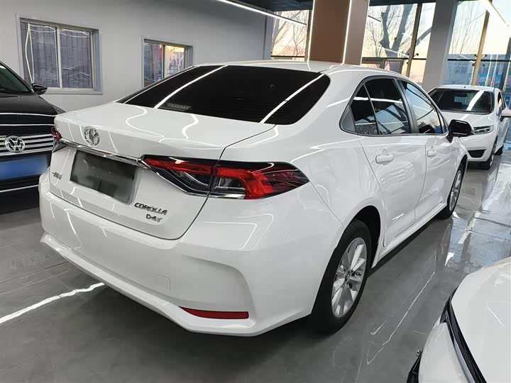 Фото 7 - Toyota Corolla