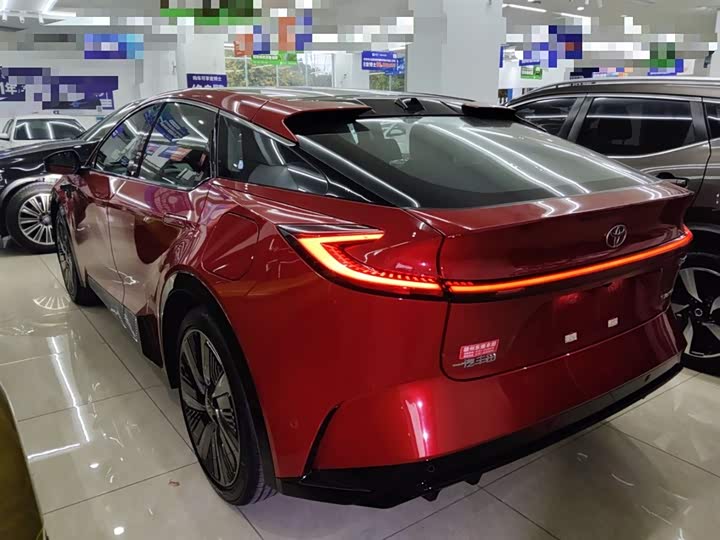 Фото 5 - Toyota bZ5