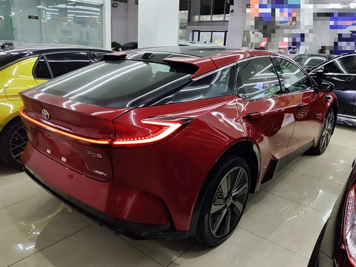 Фото 7 - Toyota bZ5