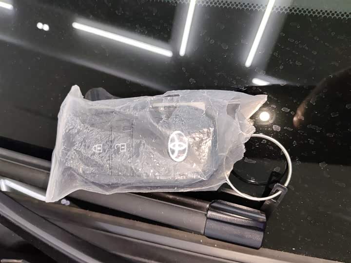 Фото 9 - Toyota bZ5