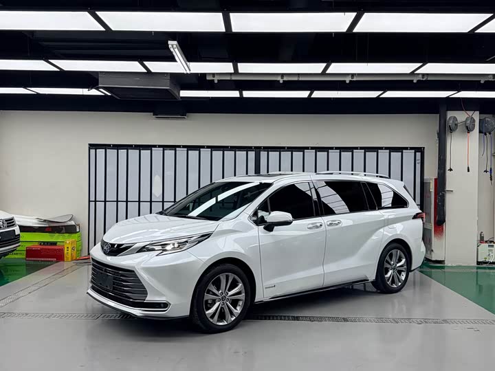 Фото 1 - Toyota Sienna