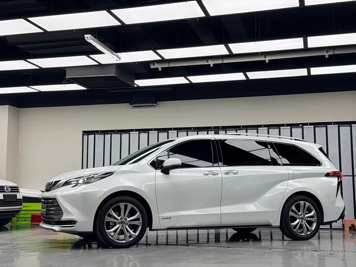 Фото 3 - Toyota Sienna