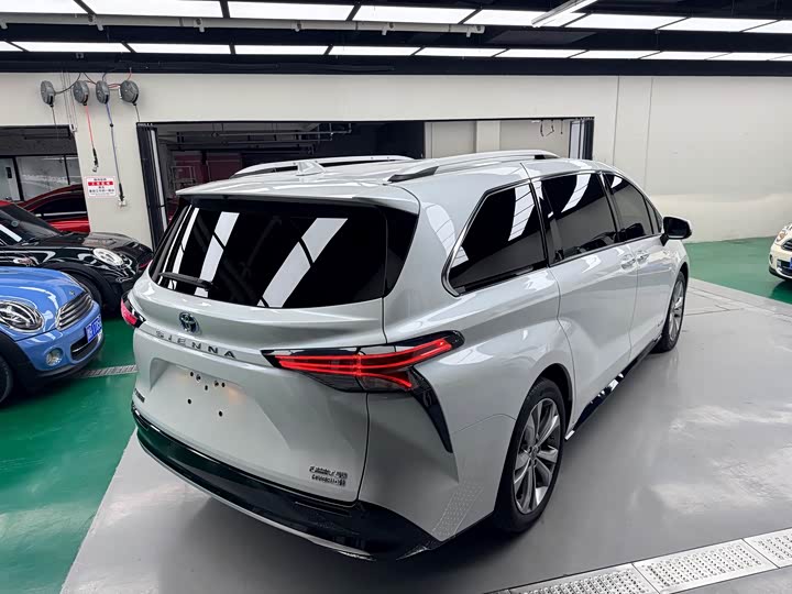 Фото 8 - Toyota Sienna