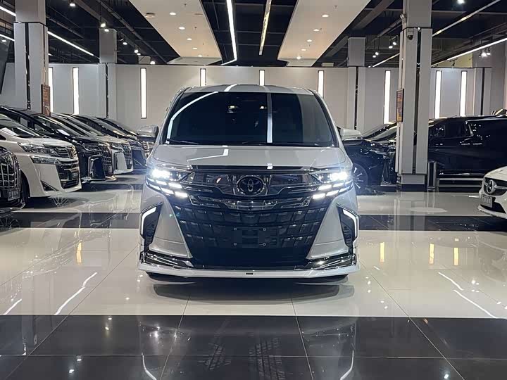 Фото 2 - Toyota Alphard