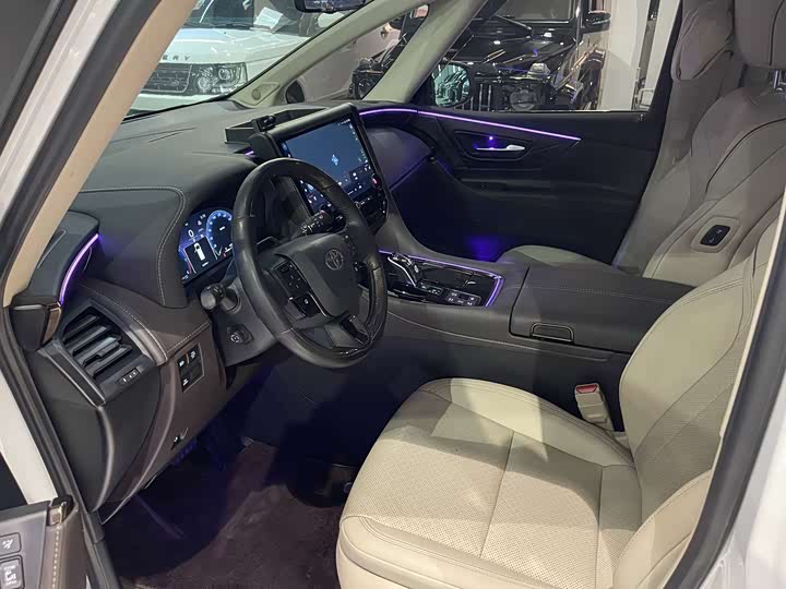 Фото 4 - Toyota Alphard