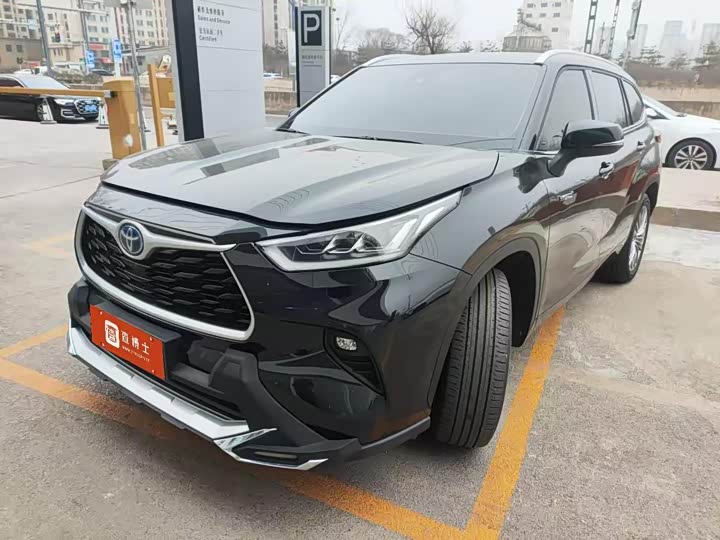 Фото 1 - Toyota Highlander