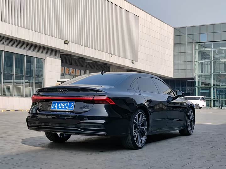 Фото 9 - Audi A7L