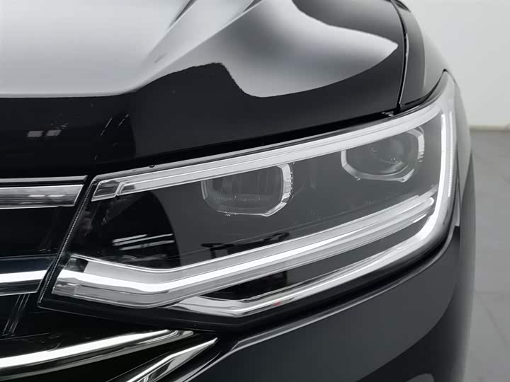 Фото 7 - Volkswagen Tiguan L Pro