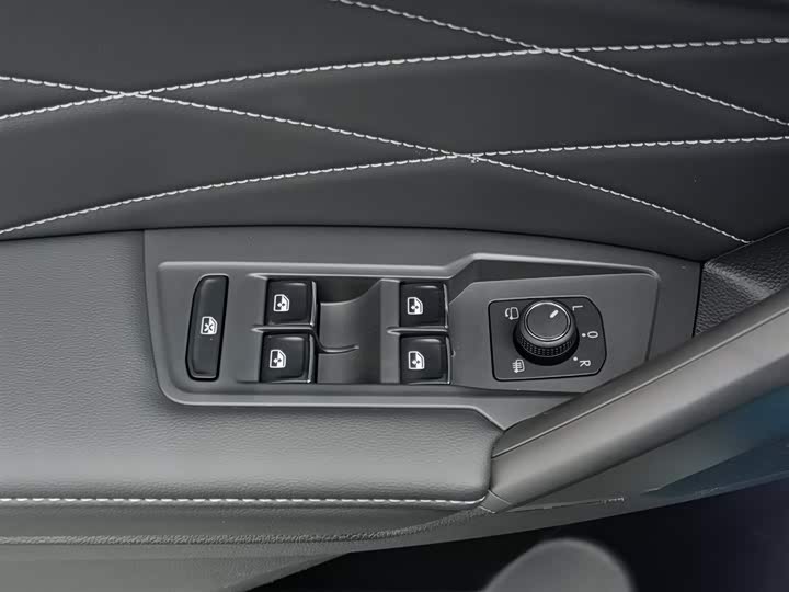 Фото 9 - Volkswagen Tiguan L Pro