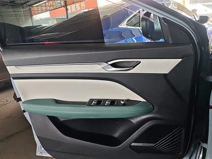 Фото 7 - Geely Emgrand L Hi·P Hybrid