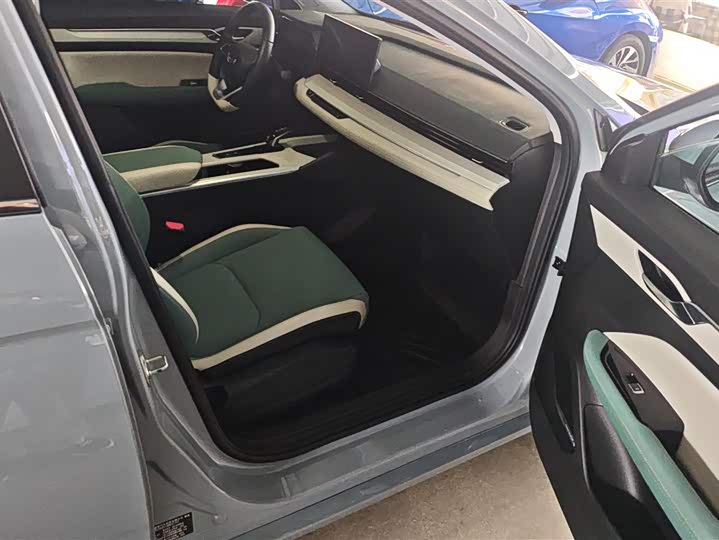 Фото 8 - Geely Emgrand L Hi·P Hybrid