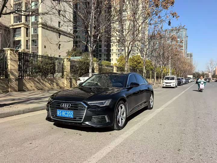 Фото 1 - Audi A6L