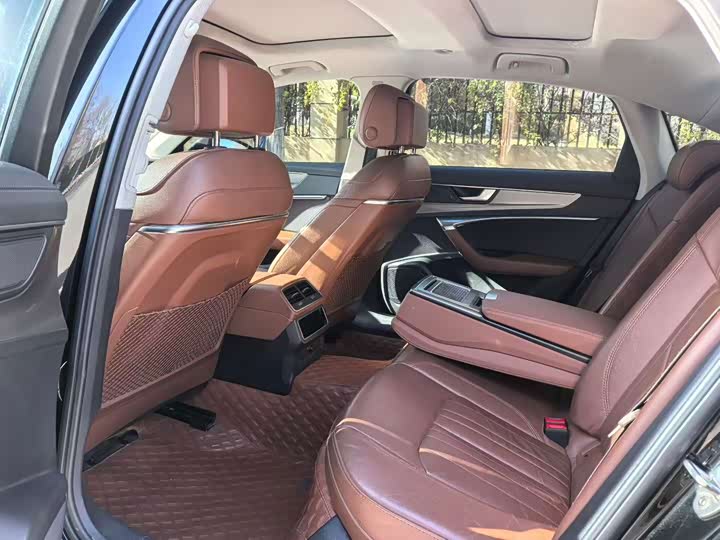 Фото 6 - Audi A6L