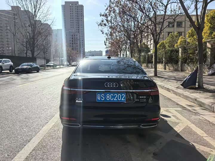 Фото 8 - Audi A6L