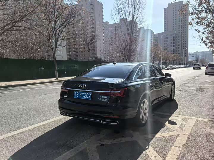 Фото 9 - Audi A6L