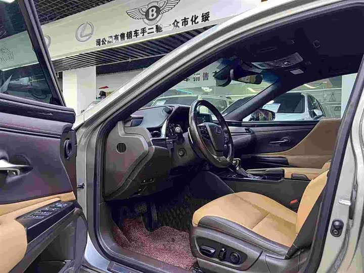 Фото 4 - Lexus ES