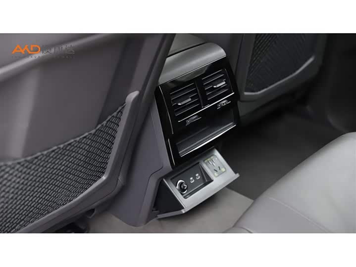 Фото 9 - Volkswagen Touareg