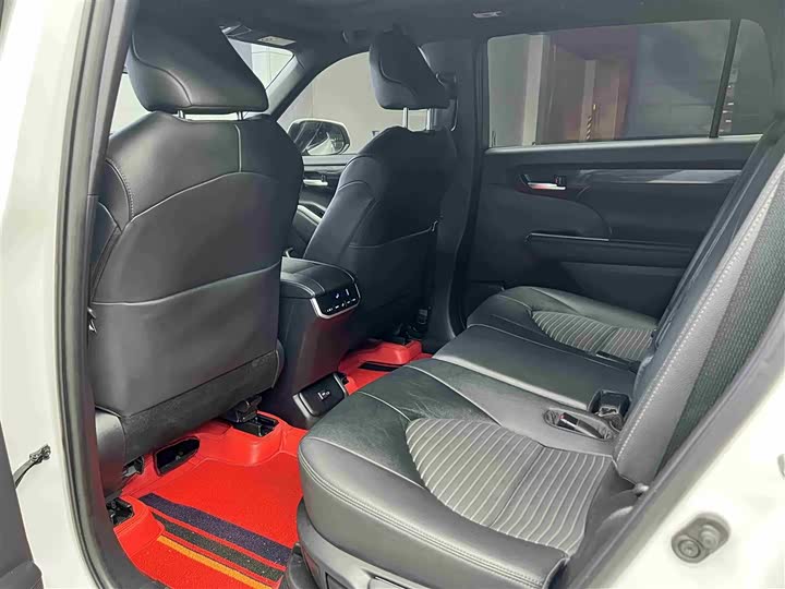 Фото 7 - Toyota Crown Kluger