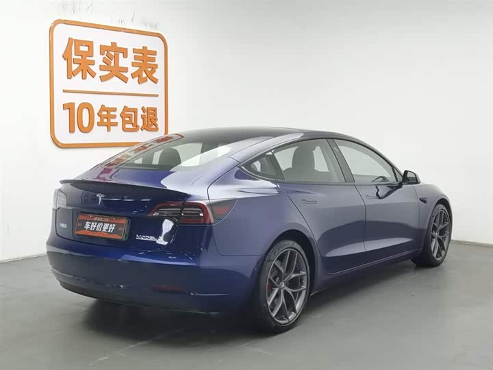 Фото 2 - Tesla Model 3