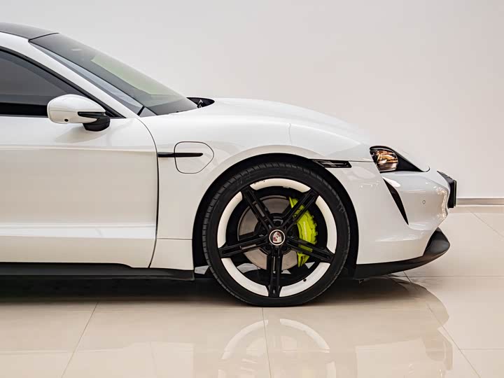 Фото 9 - Porsche Taycan