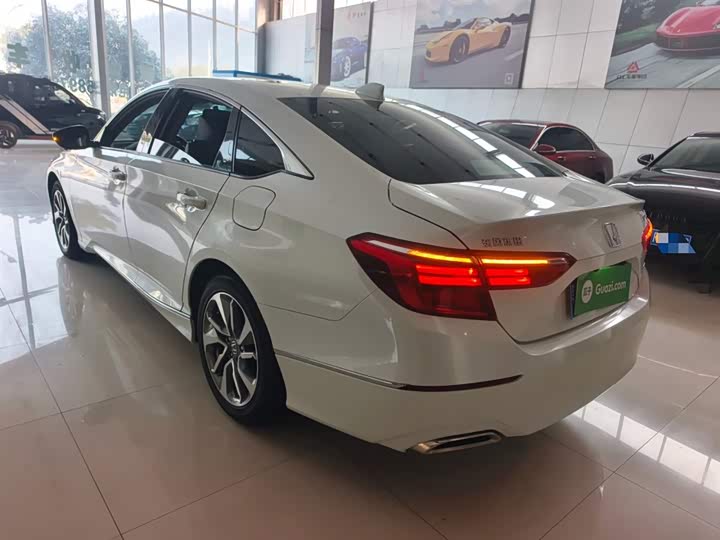 Фото 5 - Honda Inspire