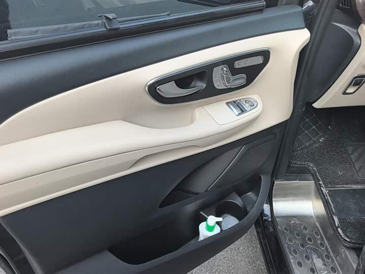 Фото 7 - Mercedes-Benz V-Class