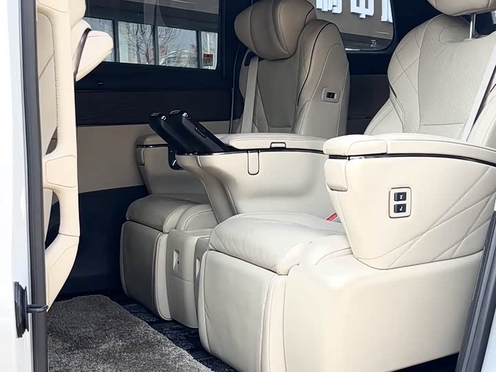 Фото 9 - Toyota Alphard