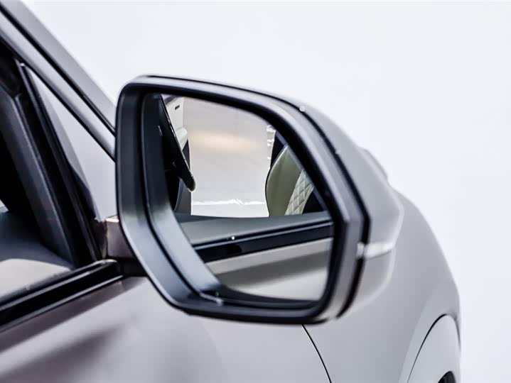 Фото 2 - Audi Q6