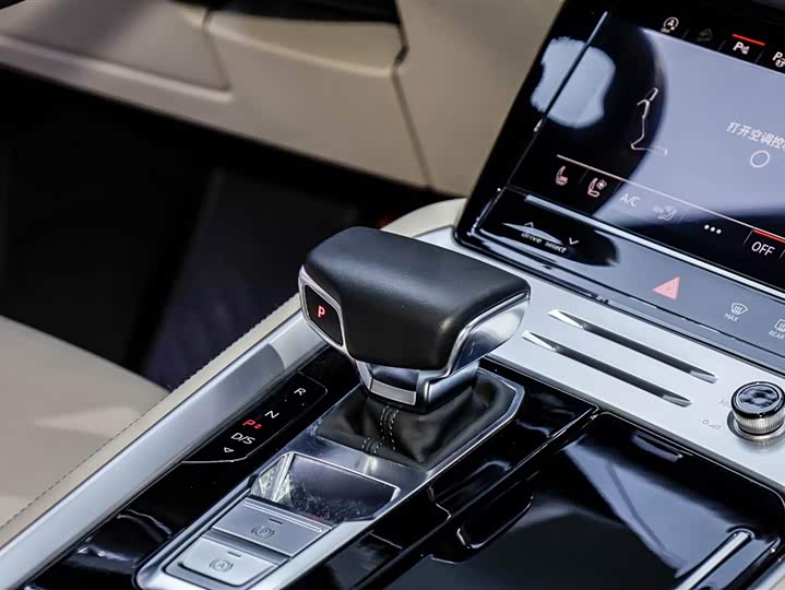 Фото 5 - Audi Q6