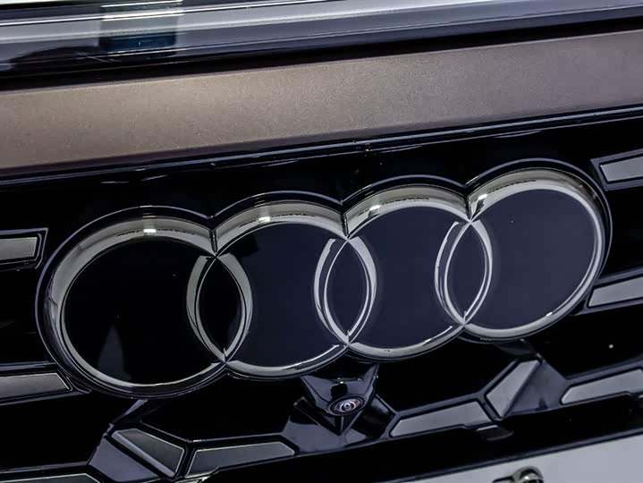 Фото 8 - Audi Q6