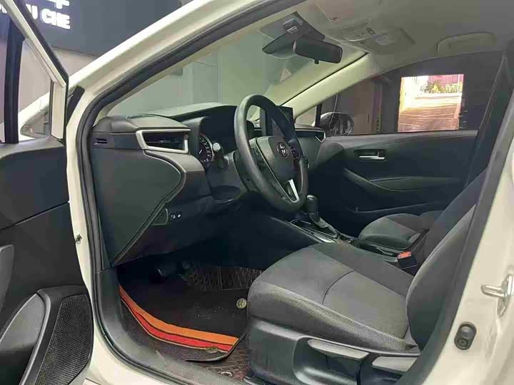 Фото 4 - Toyota Corolla