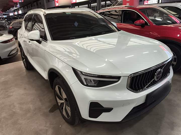Фото 4 - Volvo XC40