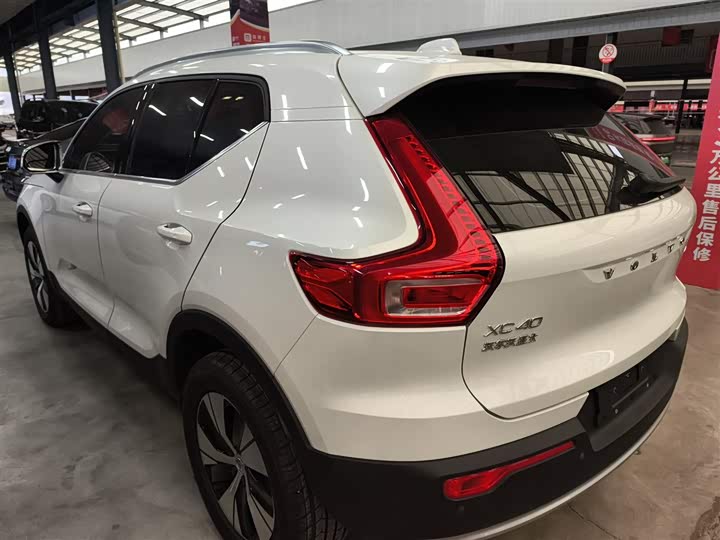 Фото 5 - Volvo XC40