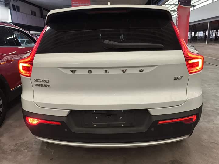 Фото 6 - Volvo XC40