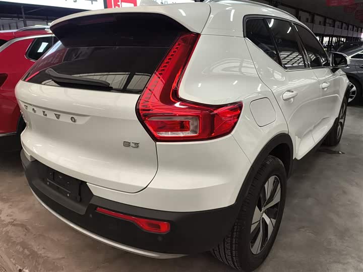 Фото 7 - Volvo XC40
